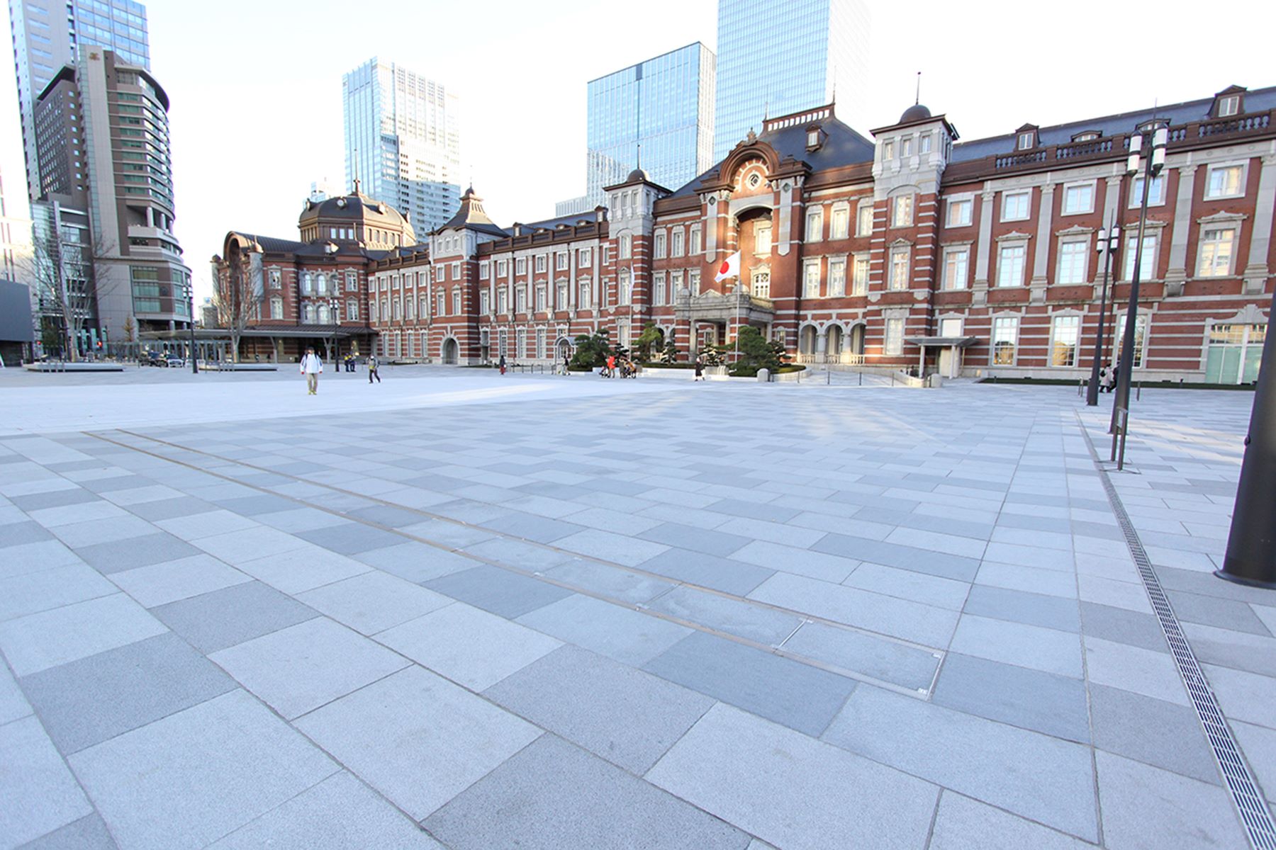 「JR東京駅丸の内駅前広場」