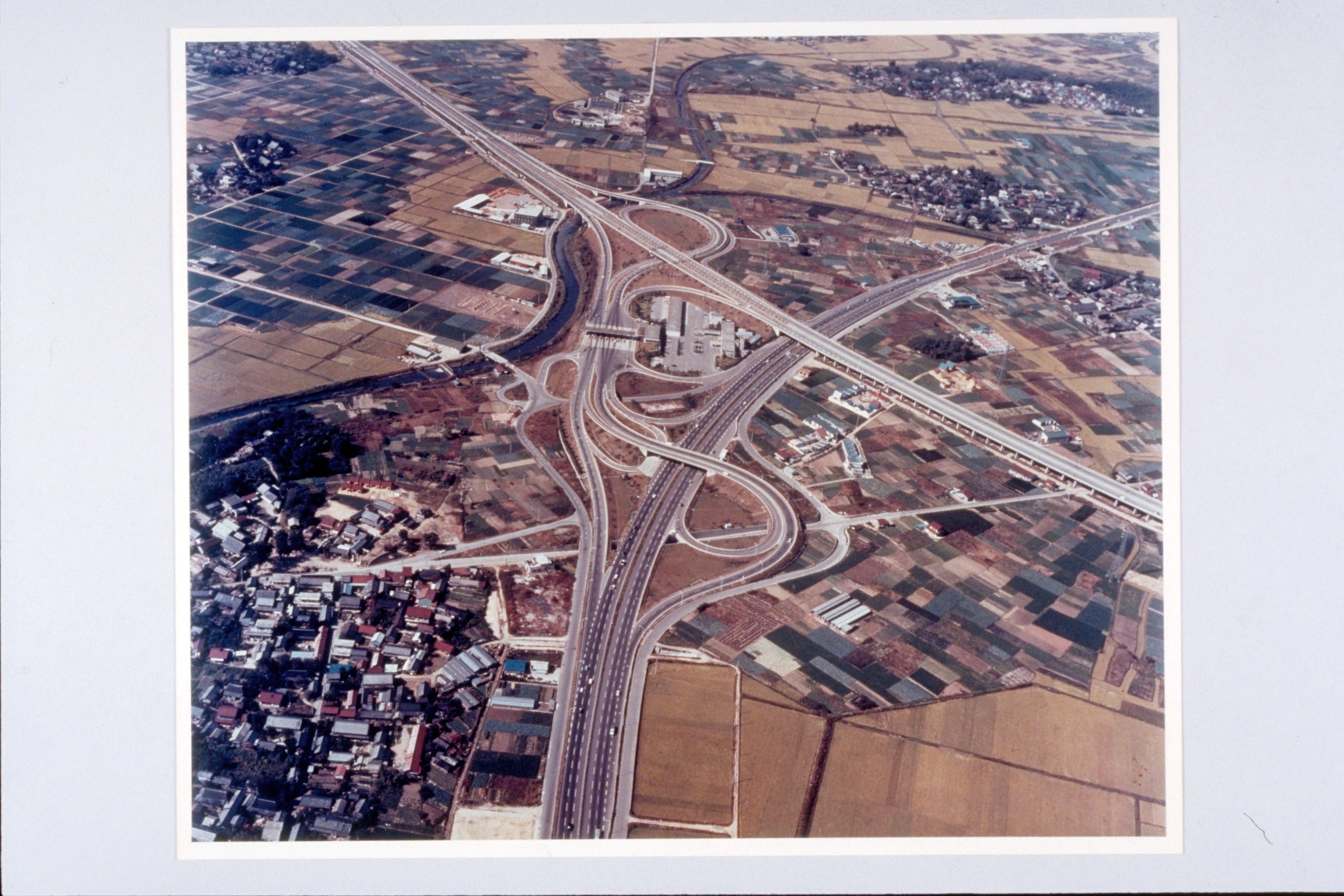 日本初の高速道路「名神高速道路」